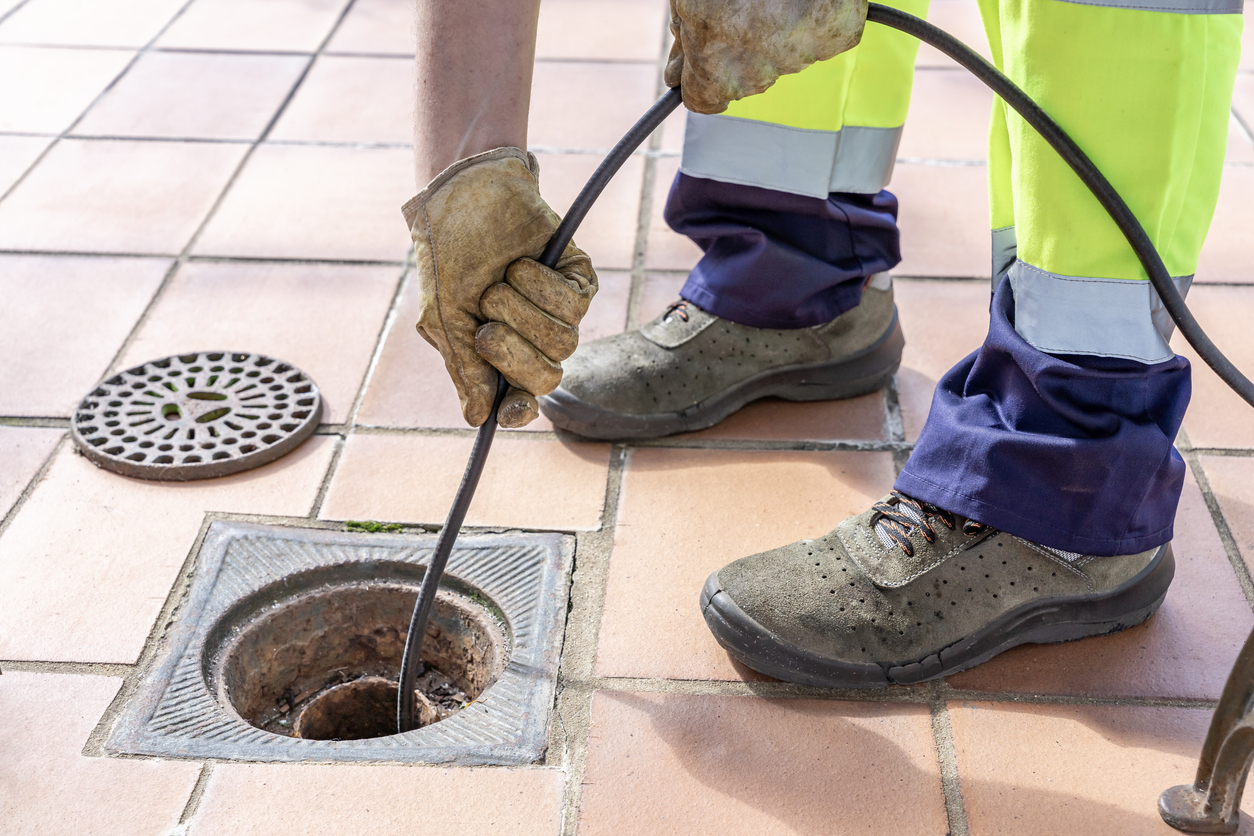 sewer-worker-cleaning-clogged-yard-drain-with-hydro-jetting