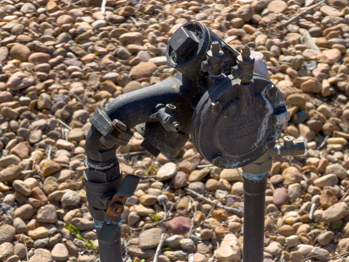 commercial-backflow-preventer-mechanism-managing-water-flow-outdoors